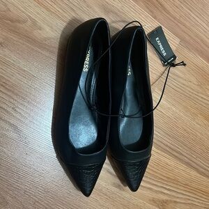 Express size 7 in women Flats New